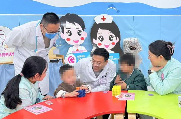 淮北市妇幼保健院举办第六届“早产儿回娘家”健康公益活动