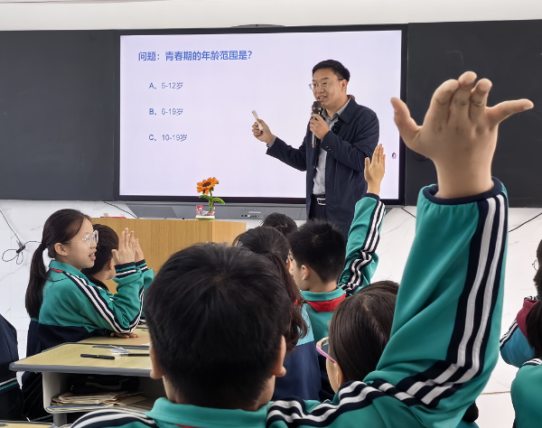 淮北市妇幼保健院“党建+健康五进”青春期知识科普讲座走进濉溪县城关中心学校第二小学